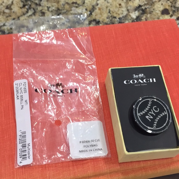 Coach NYC Baseball Pin/New - Picture 4 of 4